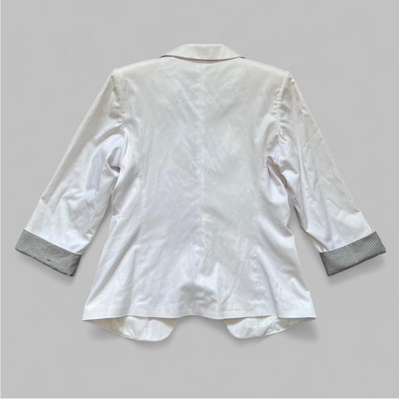 Vintage-Inspired White Blazer Jacket - Picture 2 of 6